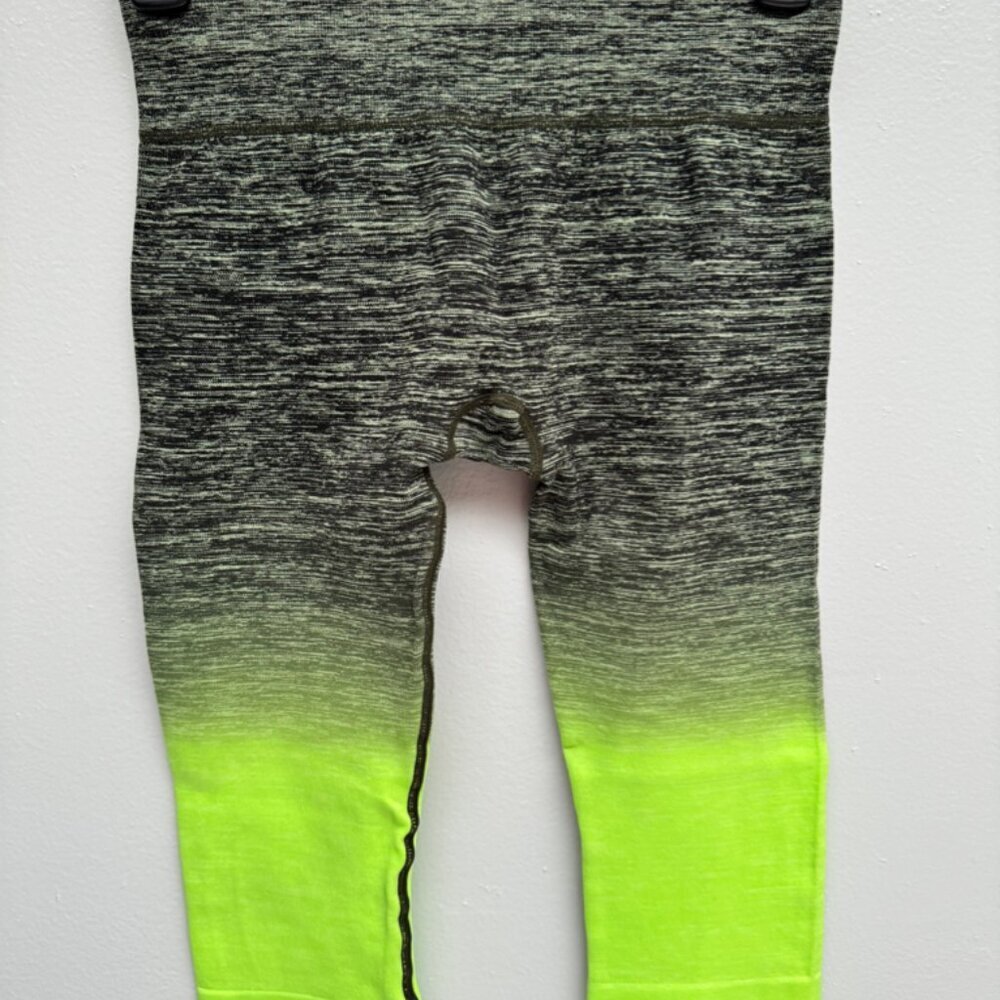 Women’s Nylon Workout Leggings/ Capri